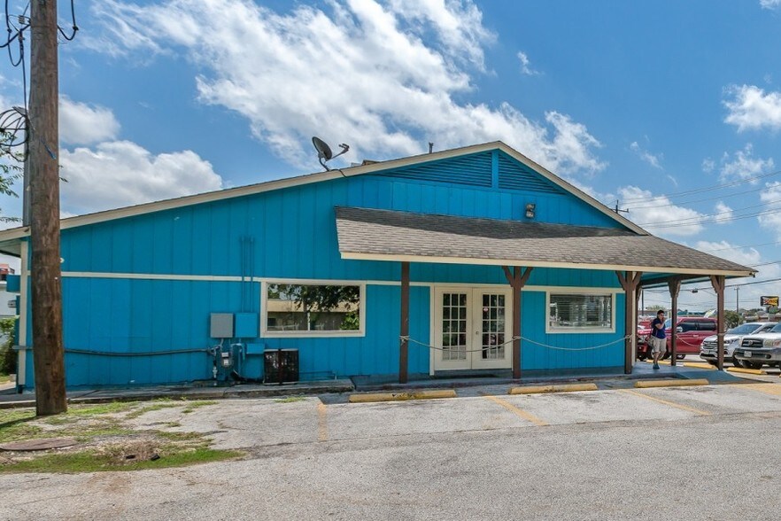 More Photos Of 7911 Culebra Rd, San Antonio Restaurant For Sale