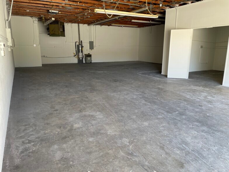 More Photos Of 3733-3737 Kenora Dr, Spring Valley Manufacturing For Lease