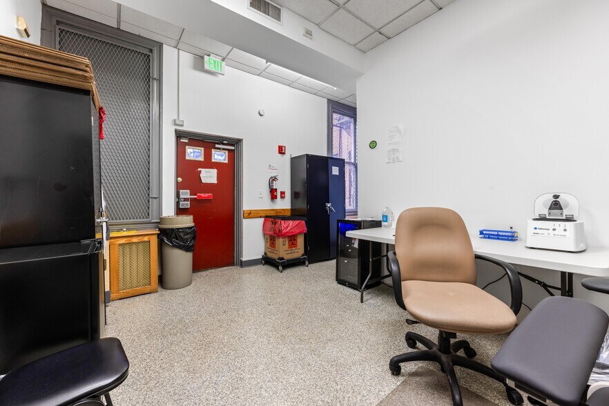 More Photos Of 21 W 25th St, Baltimore Office For Sale