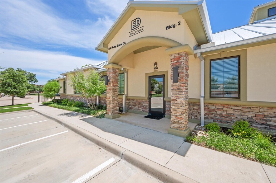 More Photos Of 350 Rufe Snow Dr, Keller Medical For Lease