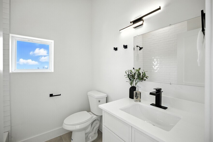 More Photos Of 312 N Lancaster Ave, Dallas Apartments For Sale