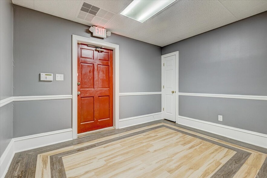 More Photos Of 7175 Jonesboro Rd, Morrow Office For Lease