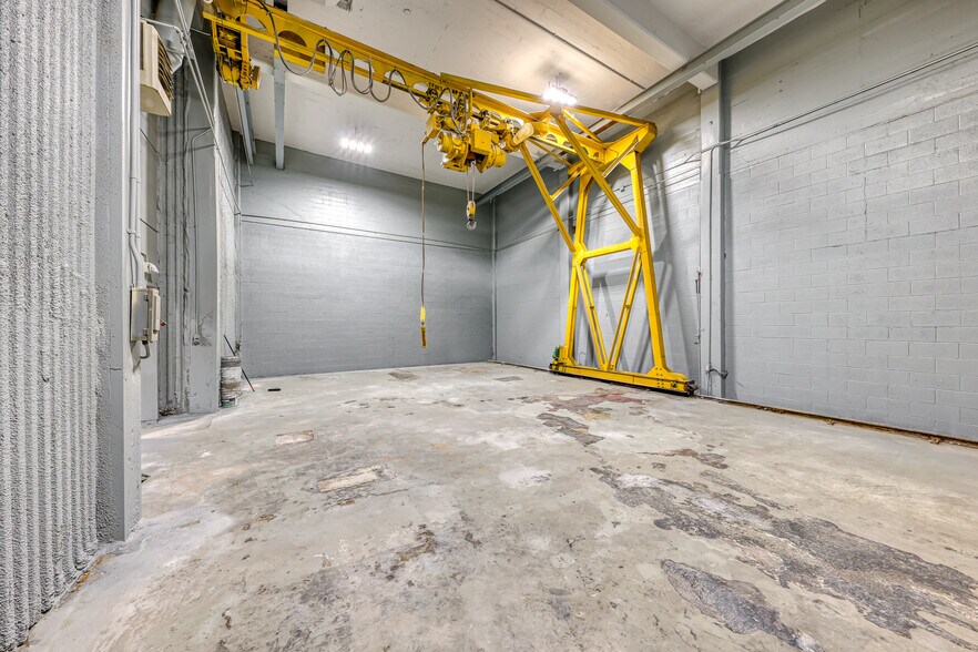 More Photos Of 190 S 4th St, Henderson Manufacturing For Lease