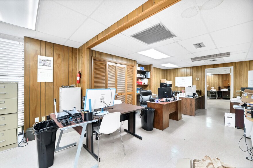 More Photos Of 1313 Cedar Post Ln, Houston Warehouse For Sale