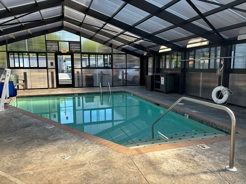 More Photos Of 2162 Parkway, Pigeon Forge Hotel For Sale