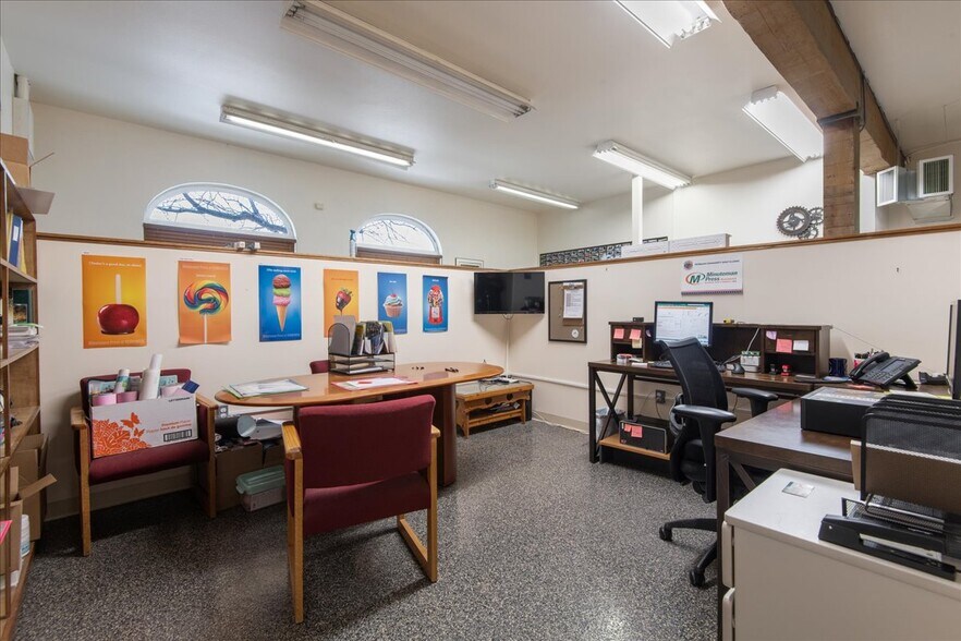 More Photos Of 110 N Cascade St, Kennewick Flex For Sale