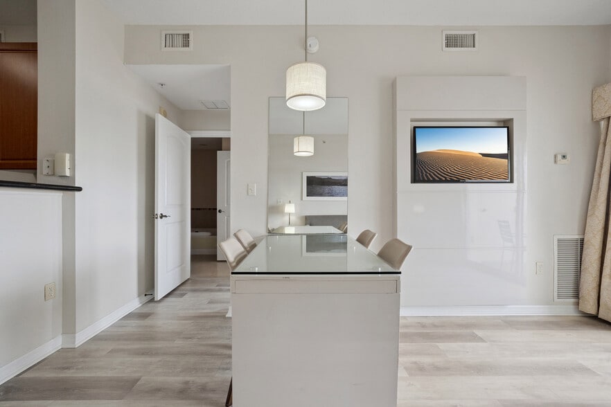 More Photos Of 7383 Universal Blvd, Orlando Hospitality For Sale