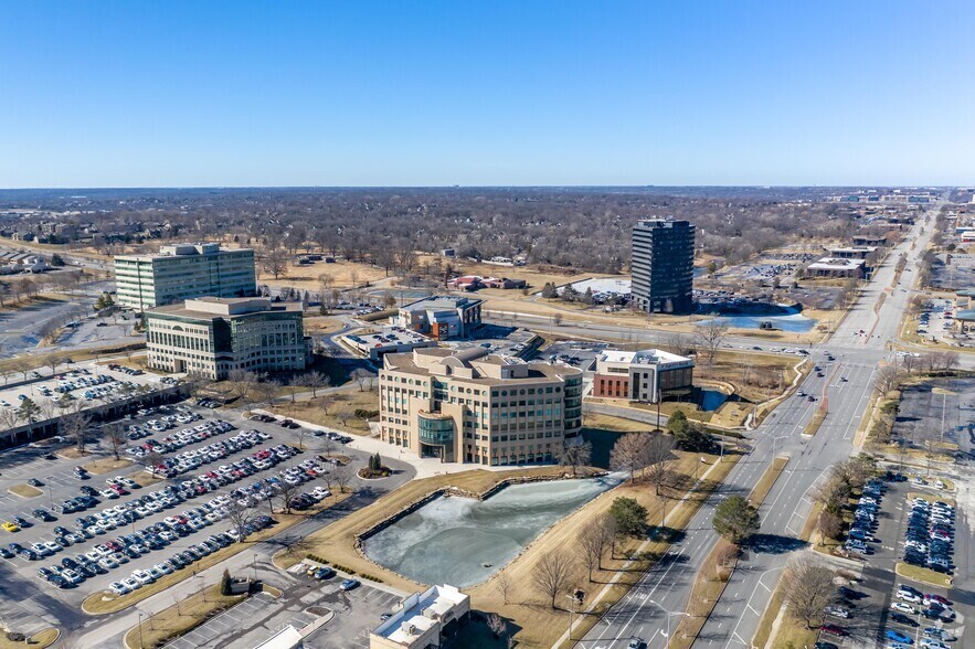 More Photos Of 7007 College Blvd, Overland Park Unknown For Lease