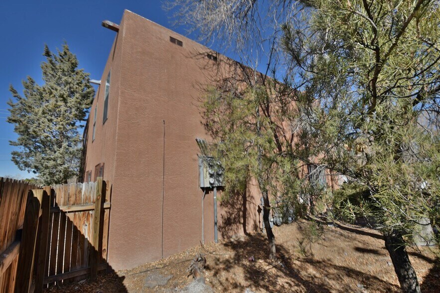 More Photos Of 2810 Vail Ave SE, Albuquerque Apartments For Sale