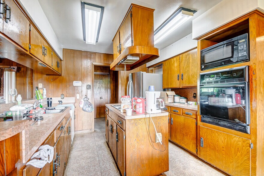 More Photos Of 34823 FM 1301 Rd, West Columbia Service For Lease