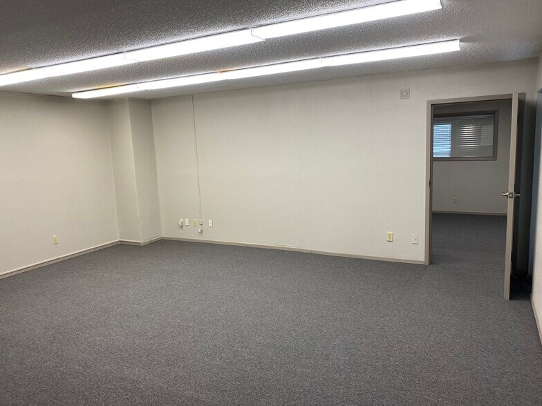 More Photos Of 522 Benson Ln, Roanoke Office For Lease