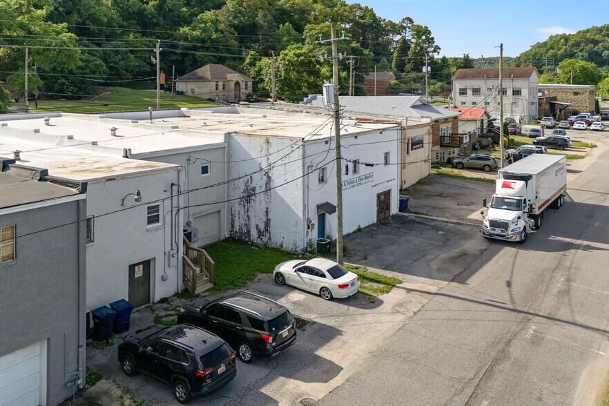 More Photos Of 140 1st S, Alabaster Storefront For Sale