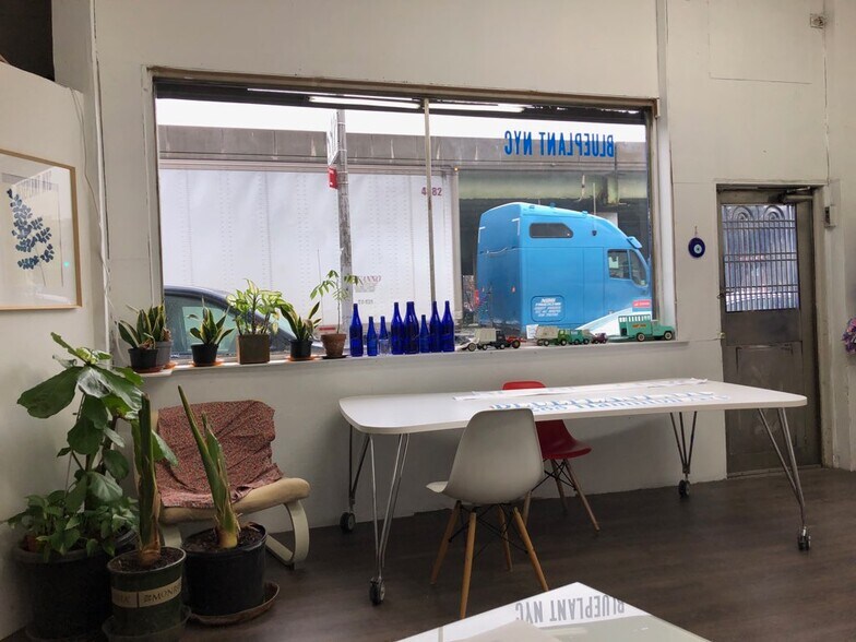 More Photos Of 286-294 Hamilton Ave, Brooklyn Warehouse For Lease