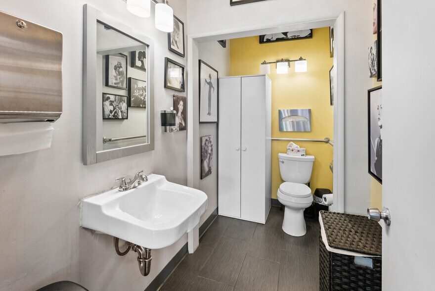 More Photos Of 3268 Motor Ave, Los Angeles Storefront Retail Office For Sale