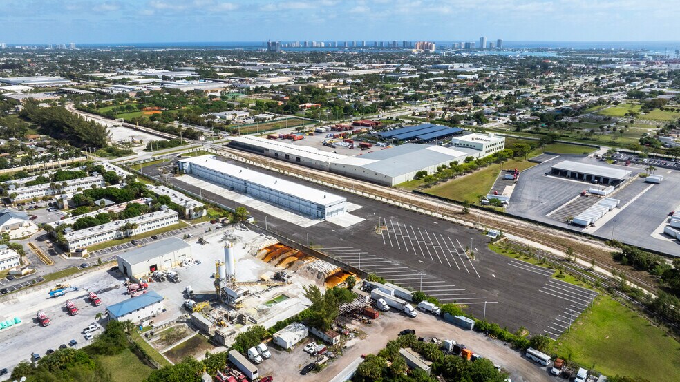 More Photos Of 1525 M.L.K. Jr. Blvd, Riviera Beach Truck Terminal For Lease