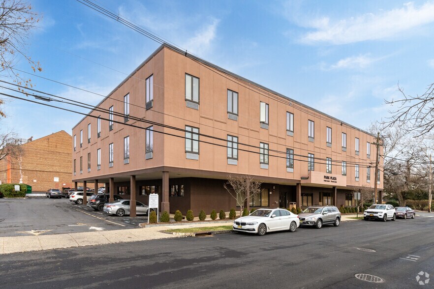 More Photos Of 75 Main St, Millburn Office For Lease