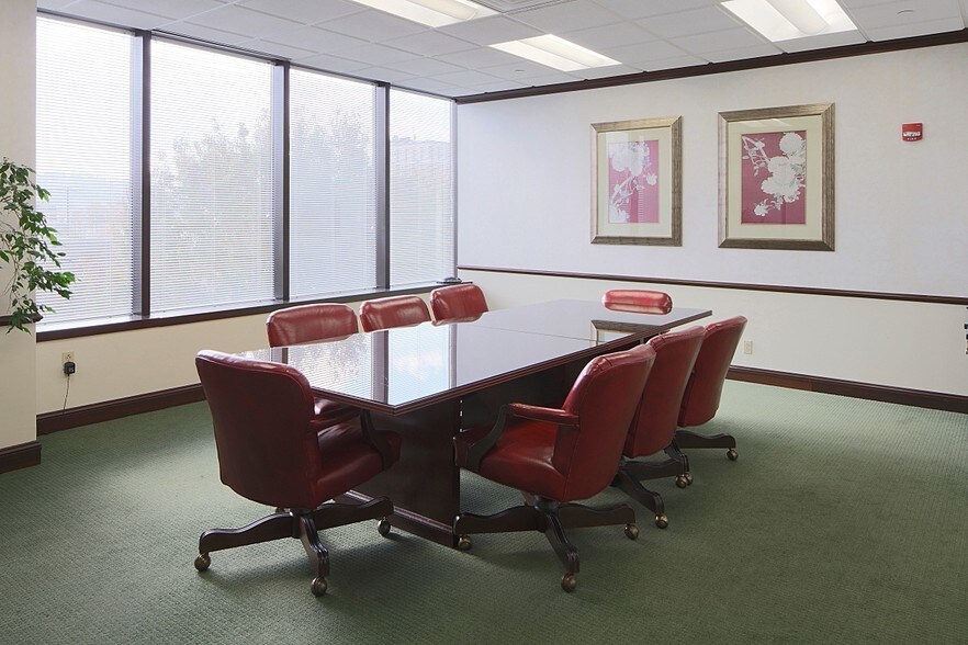 More Photos Of 1000 Fifth Ave, Huntington Medical For Lease