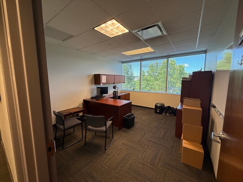 More Photos Of 300-310 Seven Fields Blvd, Seven Fields Office For Lease