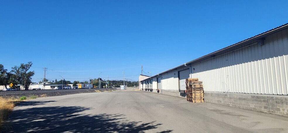 More Photos Of 19899 Alexander Ave, Anderson Truck Terminal For Lease