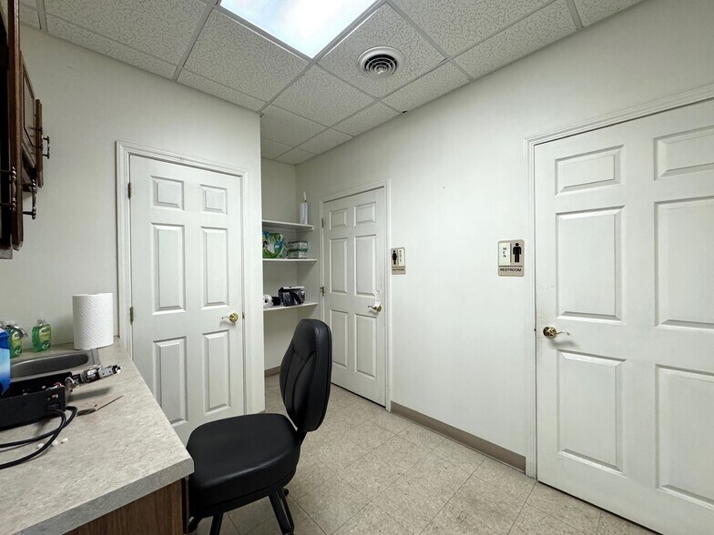 More Photos Of 3010 E 39th St, Kearney Warehouse For Sale