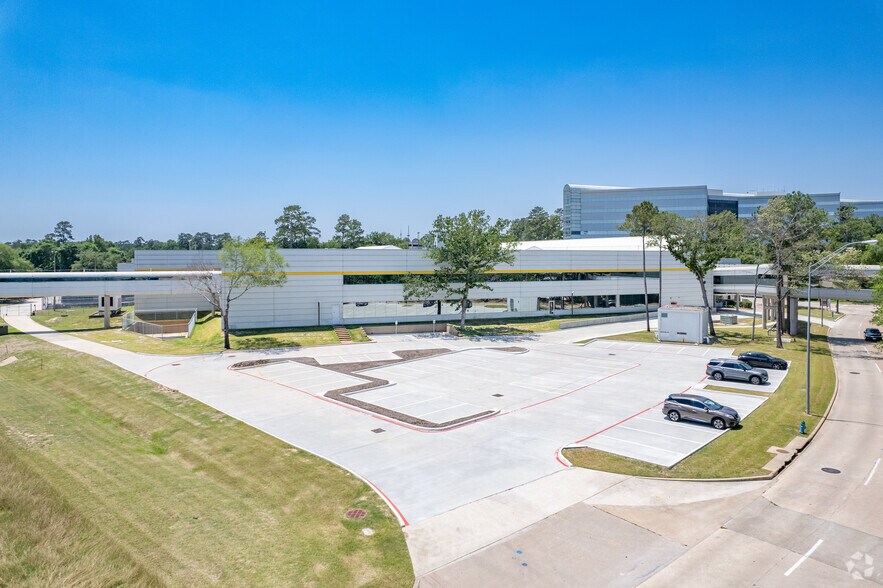 More Photos Of 11403 Compaq Center West Dr, Houston Research And Development For Lease