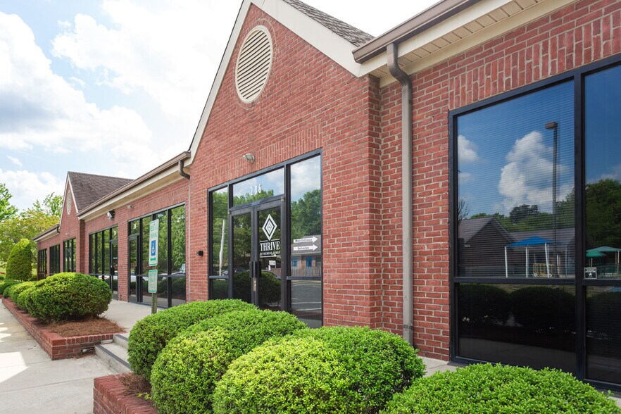 More Photos Of 4045 Premier Dr, High Point Office For Lease