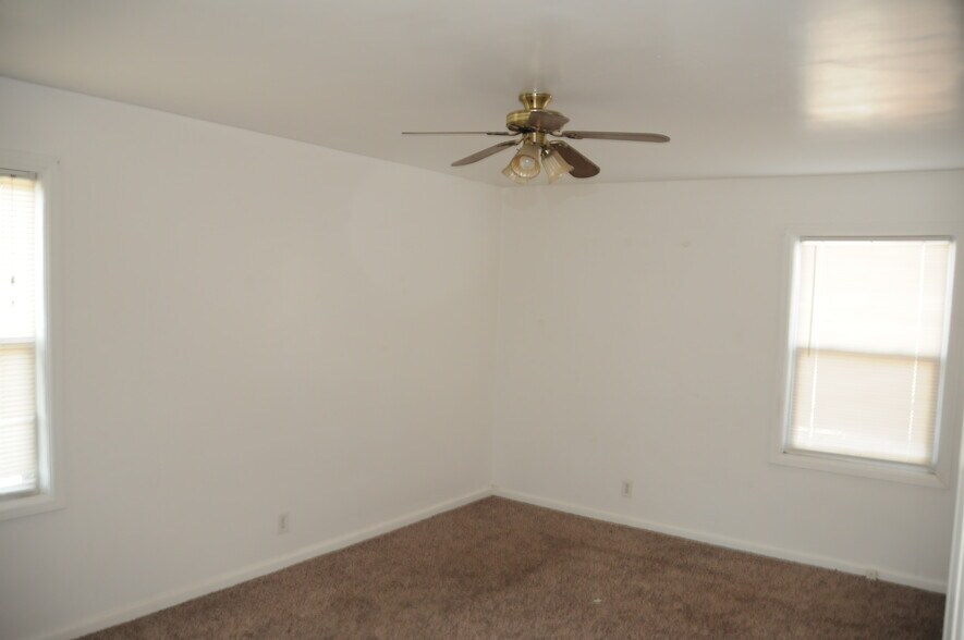 More Photos Of 2770 W 5400 S, Salt Lake City Flex For Sale