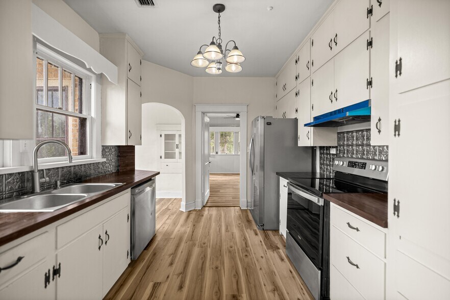 More Photos Of 7018 SE 222nd St, Hawthorne Flex For Sale