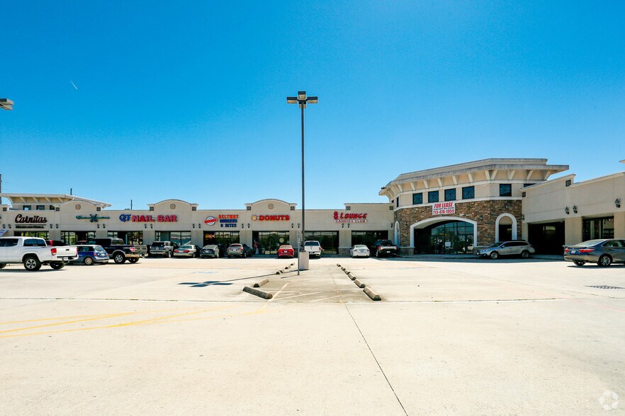 More Photos Of 8111 N Sam Houston Pkwy W, Houston Storefront For Lease