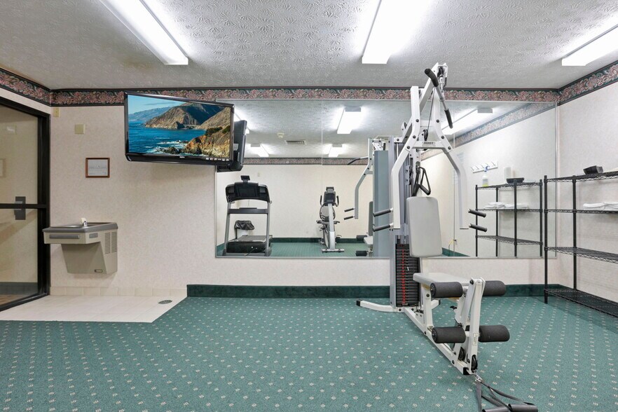More Photos Of 509 S Wooster Ave, Strasburg Hotel For Sale