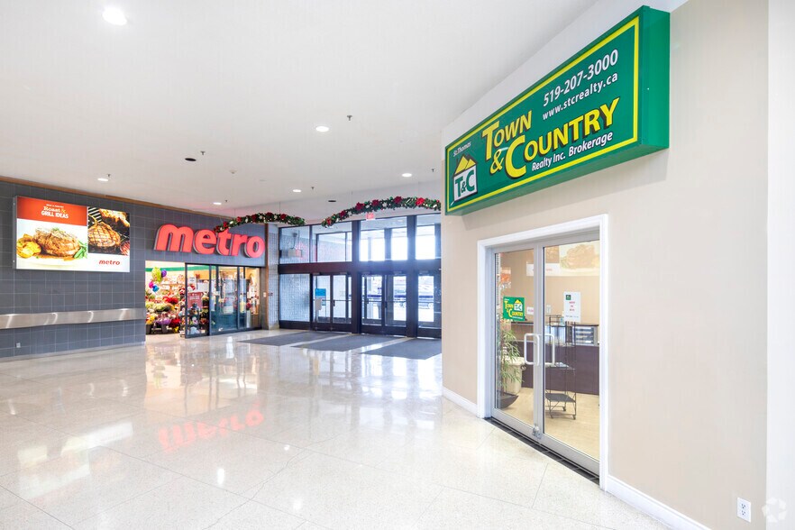 More Photos Of 417 Wellington St, St Thomas Freestanding For Lease