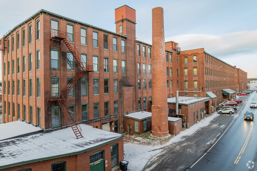 More Photos Of 90 Bridge St, Westbrook Office For Lease