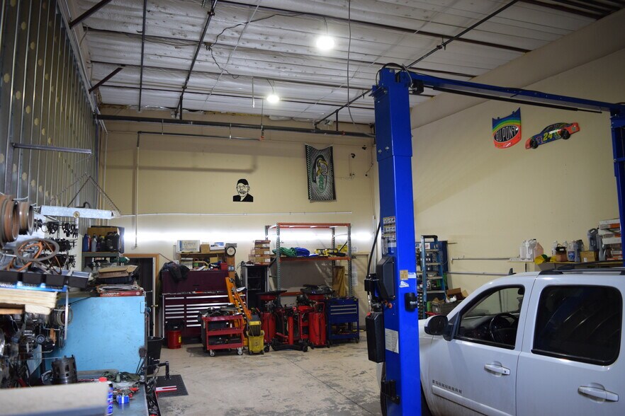 More Photos Of 520-536 W 66th St, Loveland Light Manufacturing For Sale