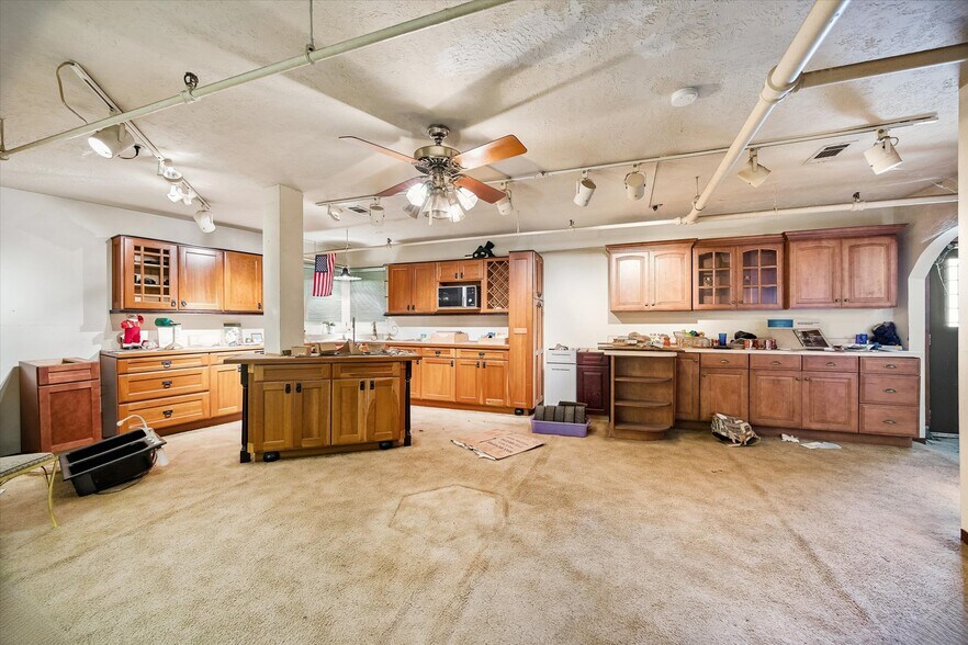 More Photos Of 1200 National St, Houston Warehouse For Sale