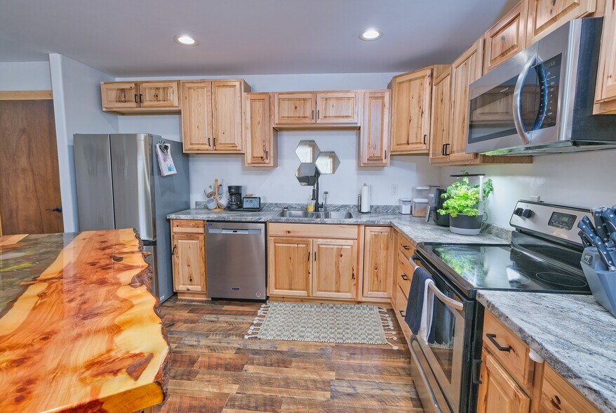 More Photos Of 23 Late September ln, Swan Valley Service For Sale