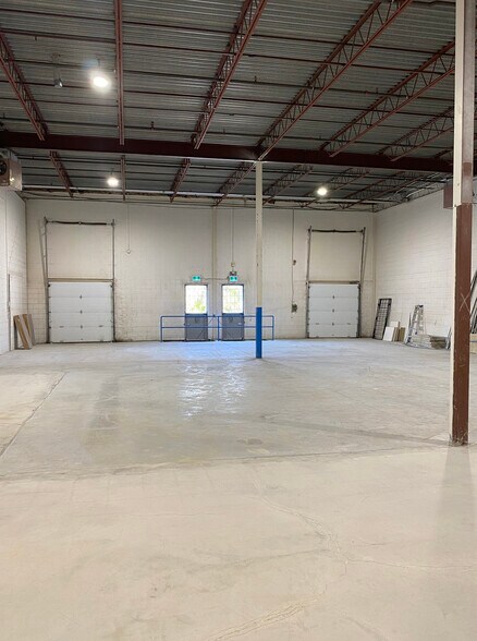 More Photos Of 520-556 Av Lépine, Dorval Warehouse For Lease
