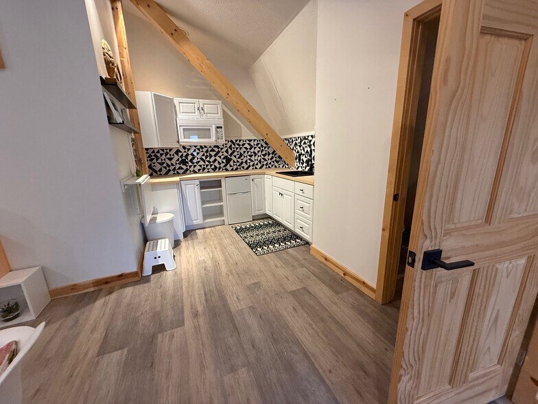 More Photos Of 720 Masonic Dr, Bridgeport Office Residential For Sale