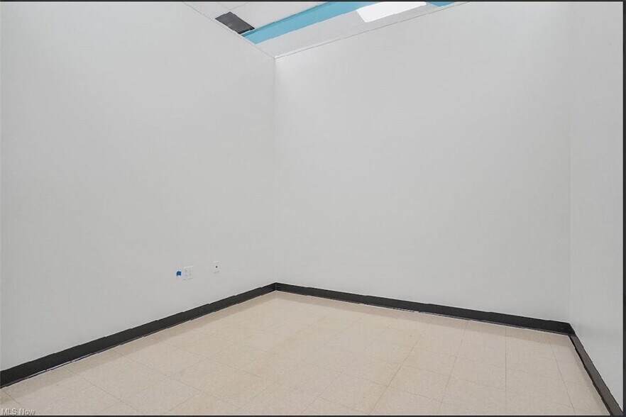 More Photos Of 475 E 185th St, Euclid Drugstore For Sale