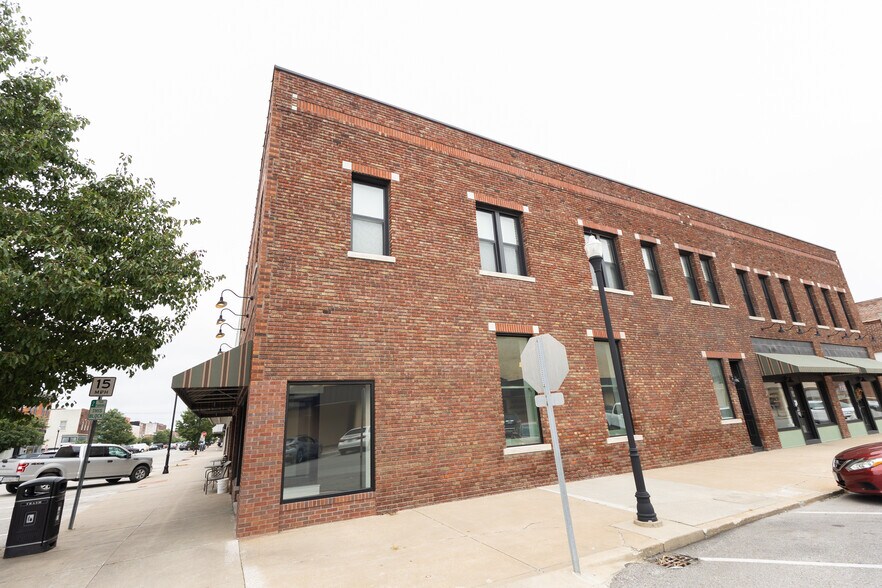 More Photos Of 301-303 W Reed St, Moberly Office For Lease