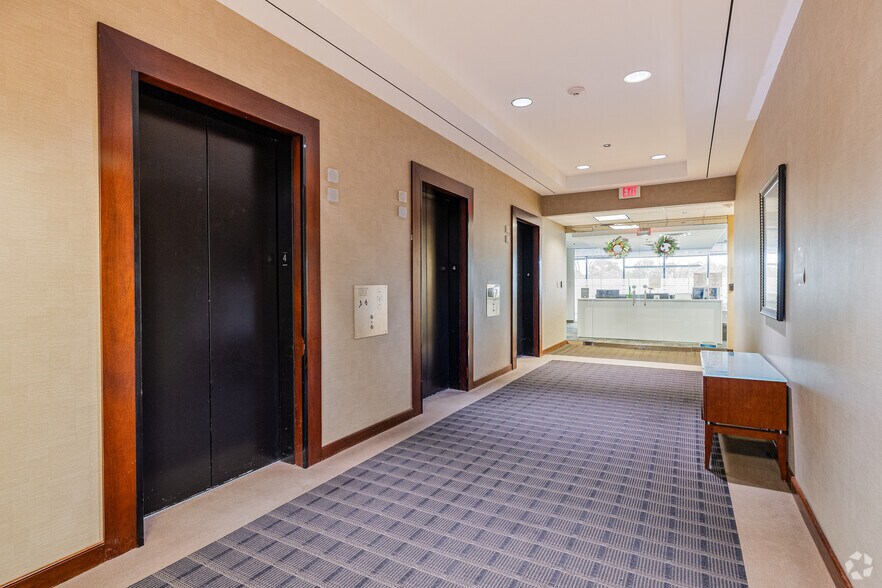 More Photos Of 6802 Paragon Pl, Richmond Coworking Space