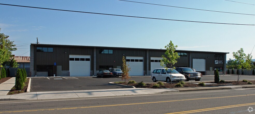 More Photos Of 2063 Roosevelt Blvd, Eugene Warehouse For Lease