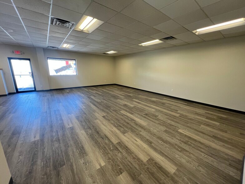 More Photos Of 537-553 Eastern Blvd, Montgomery Unknown For Lease