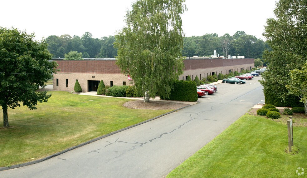More Photos Of 105 W Dudley Town Rd, Bloomfield Warehouse For Lease
