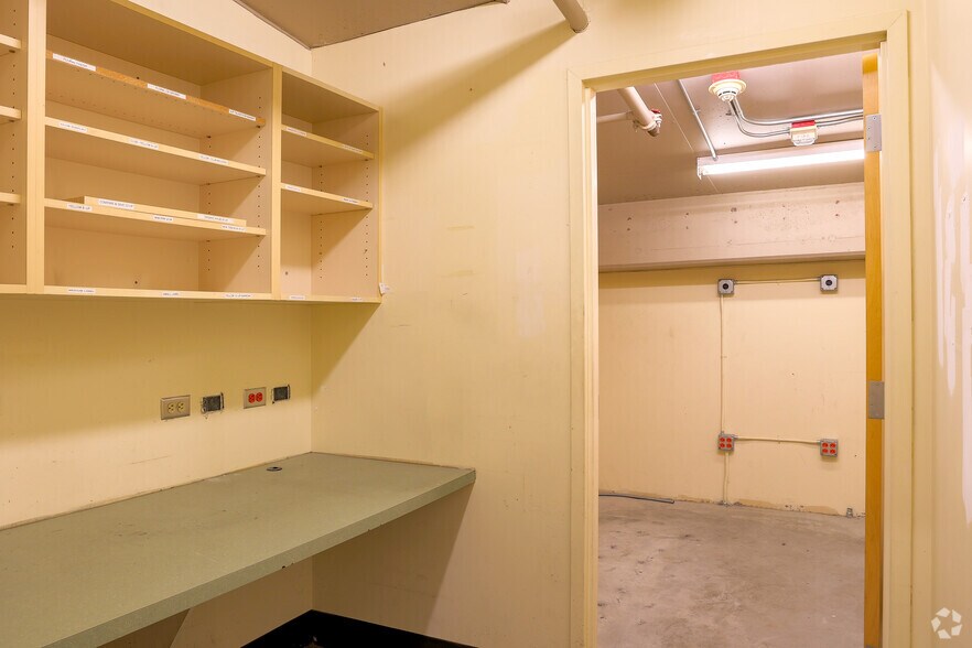 More Photos Of 100 S 2nd St, San Jose Supermarket For Lease