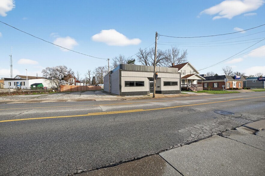More Photos Of 161 E Main St, Geneva Freestanding For Sale