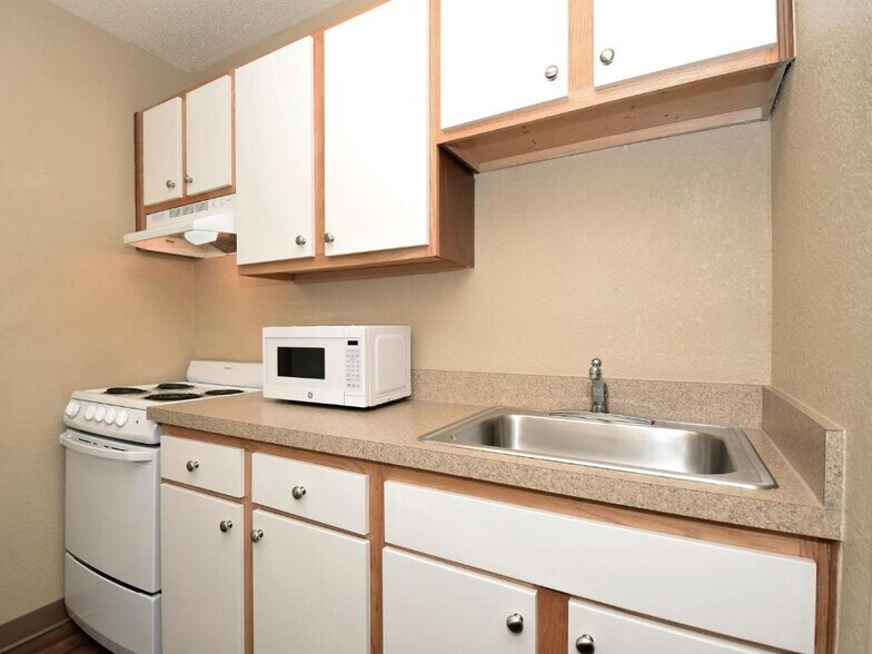 More Photos Of 572 E Beasley Rd, Jackson Hotel For Sale