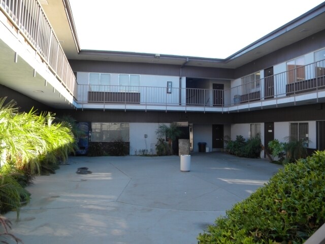 More Photos Of 6308 Woodman Ave, Van Nuys Loft Creative Space For Lease