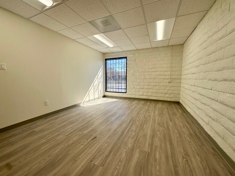 More Photos Of 20611 Plummer St, Chatsworth Warehouse For Lease