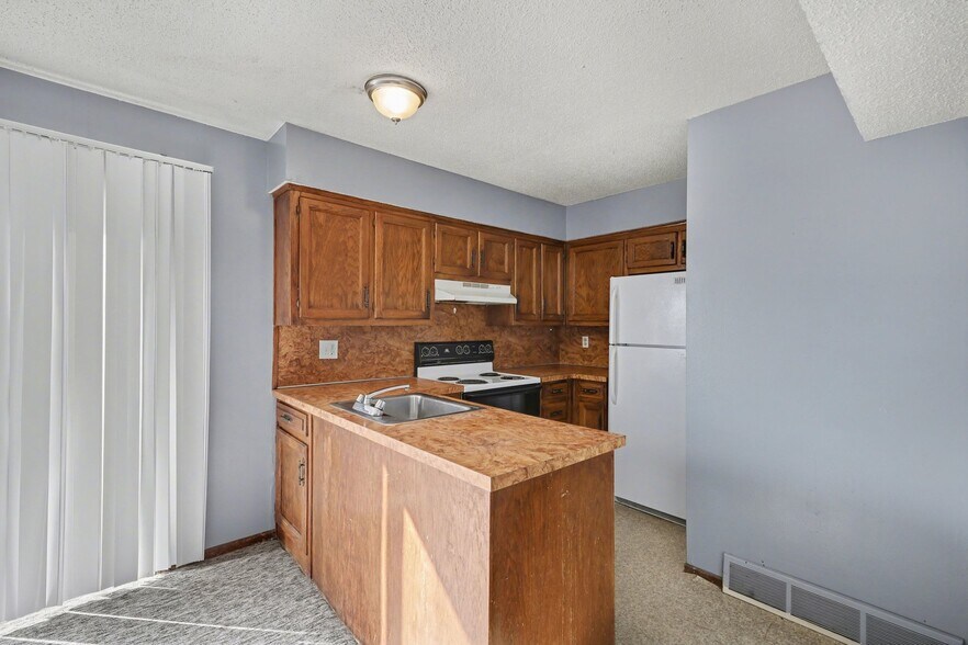 More Photos Of 8622-8630 Lane Ave, Raytown Apartments For Sale