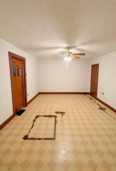 More Photos Of 245 Commercial St, Eagle Pass Storefront For Sale